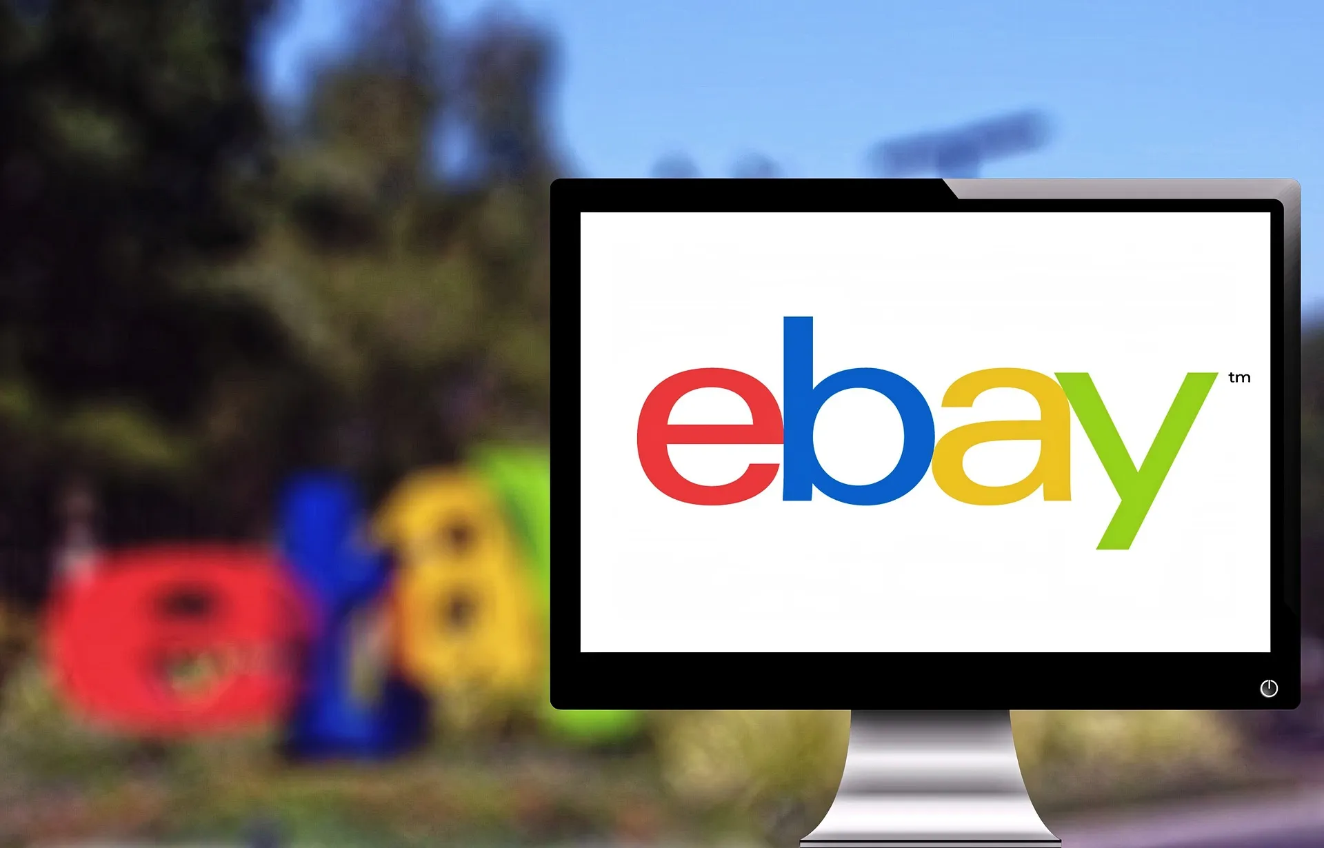 Image for news article: eBay Drops Fees for UK Private Sellers in Bid to Outpace Rivals